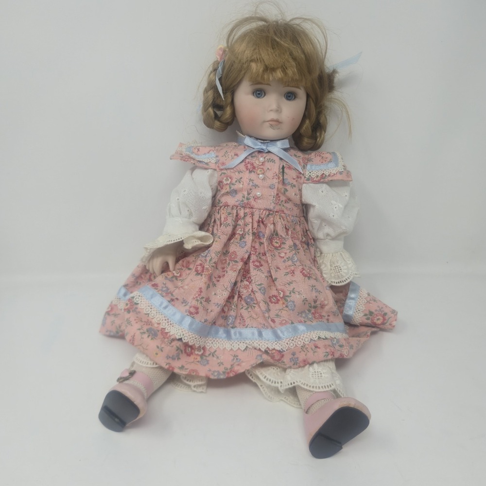 VTG 1989 Victoria Ashlea Originals Bette Ball Porcelain Doll Goebel Ltd Edition